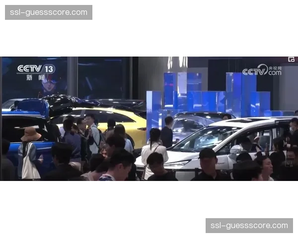 “探访中超联赛新建移动演播车集群，可满足四场比赛同时进行全域制作”